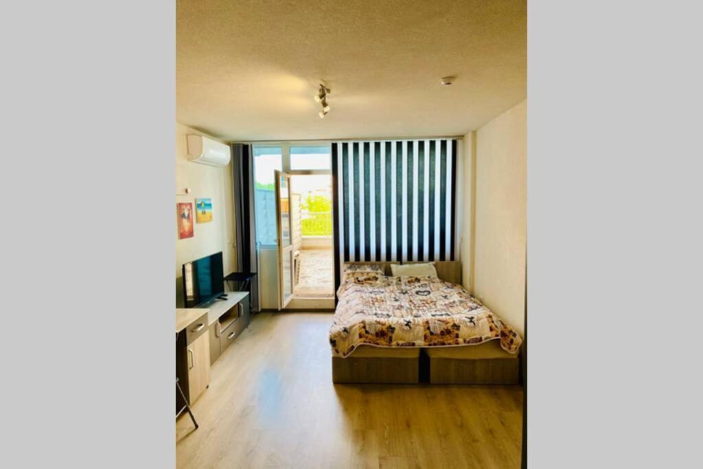Large Studio In Studentski Grad With Huge Terrace Apartamento Sofía Exterior foto